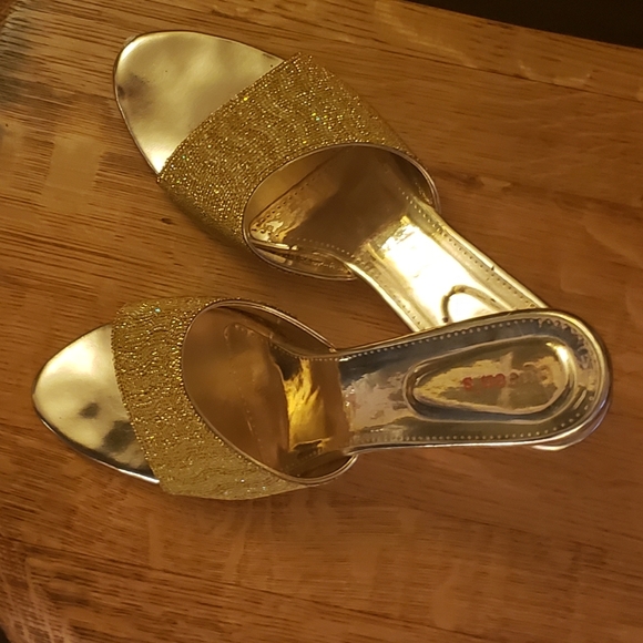 size 2 gold shoes